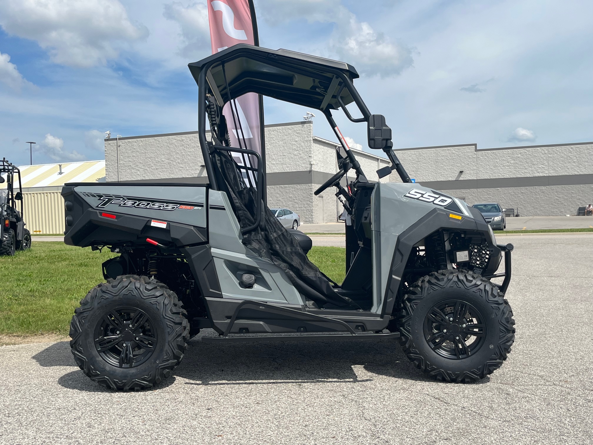 2022 Massimo T-Boss 550 Image