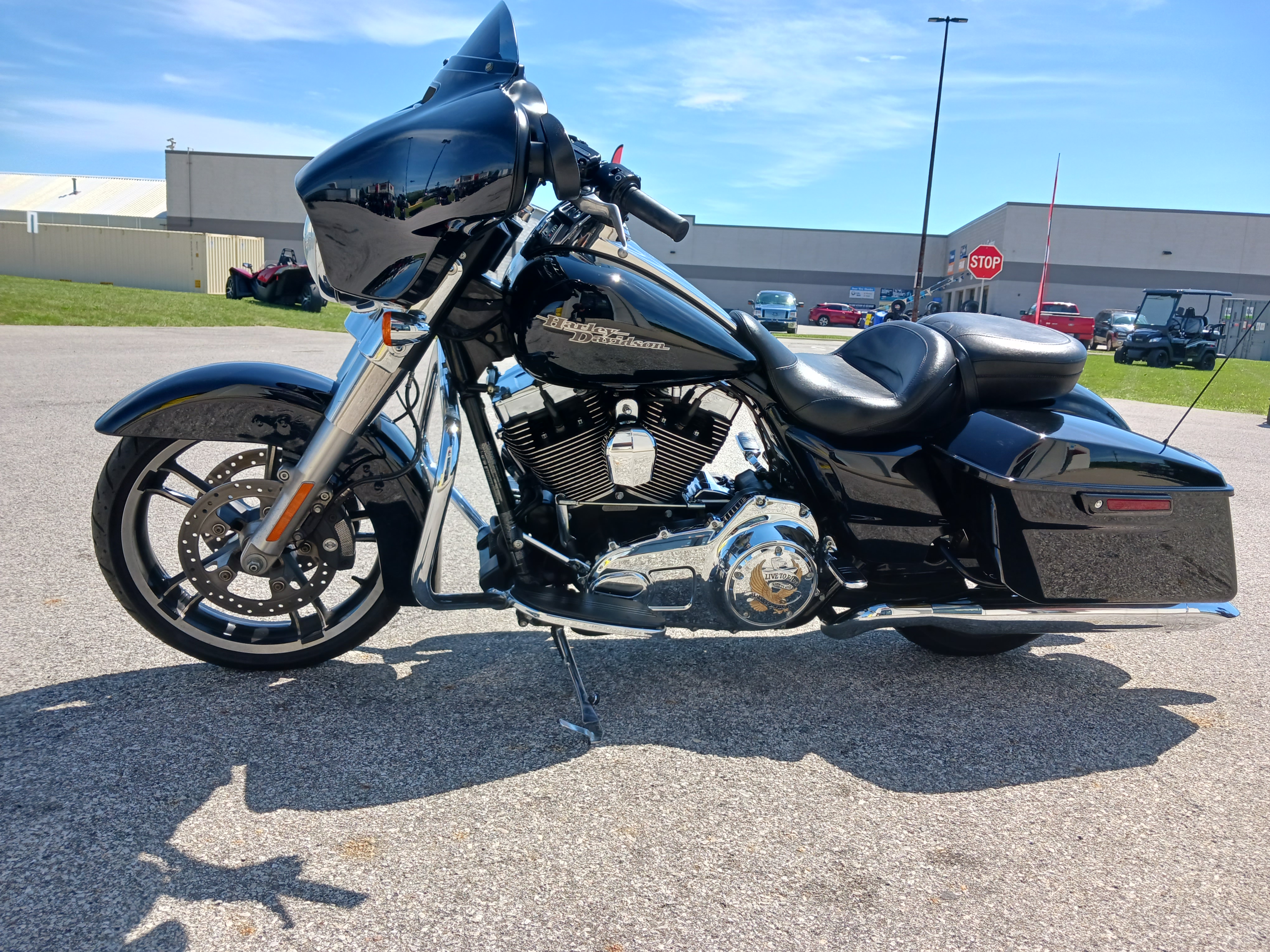 2014 Harley Davidson FLHX image